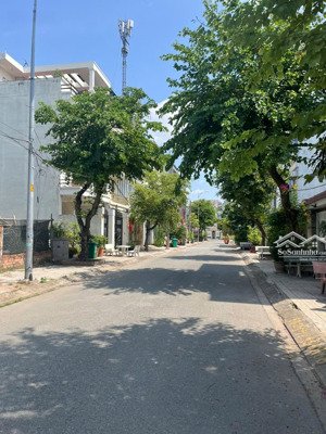 cho thuê nhà phố đường 12m, 1 lầu, 2 pn, hướng đông nam