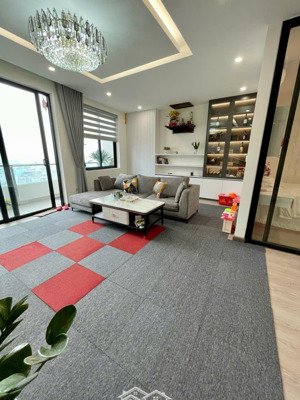 có slot ô tô - chung cư hà nội centerpoint 69,6m2 2pn 2vs, tầng đẹp. sổ đỏ chính chủ