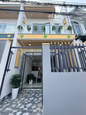 nhà chính chủ bán gấp 48m2, giá 950tr, hẻm oto sổ hông công chứng, full thổ cư