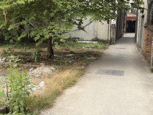 bán nhanh lô đất gần 50m2, ngay chợ, 30m ra trục chính liên phường, 3-4 ô tô tránh, giá 1.x tỷ