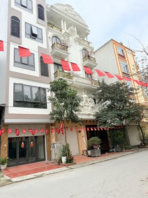 bán gấp nhà phân lô vỉa hè ngay kđt văn quán, giáp mặt phố nguyễn khuyến 41mx5 tầng, kinh doanh đẹp