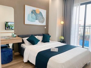 chính chủ gửi bán căn 100m2 3pn 2vs đầy đủ nội thất cơ bản, nhận nhà luôn, tầng trung view thoáng