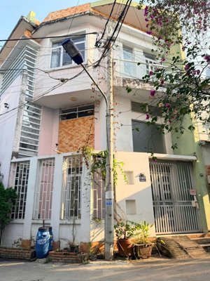 nhà đẹp căn góc : 4.97 tỉ : 898 nguyễn duy trinh - phú hữu