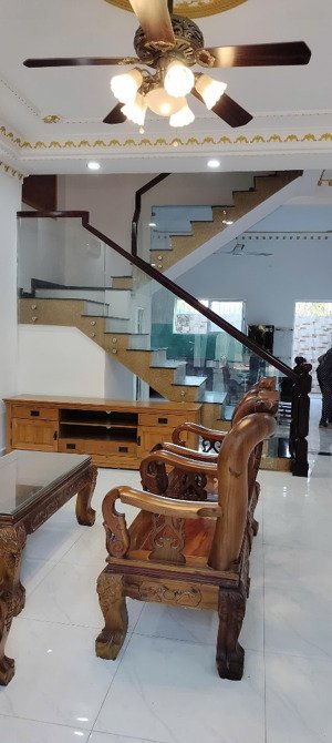 cho thuê nhà có nội thất kdc đức huy - gần ktx khu b, chợ đông hoà