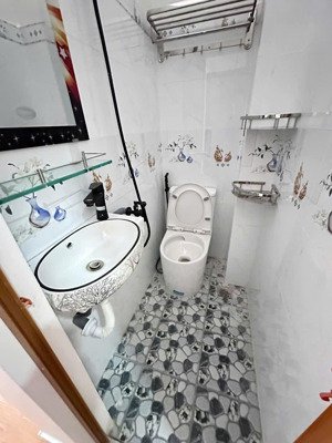 cho thuê nhà hẻm 4m(0xh) đường trần phú, p.7, q.5 giá 11tr