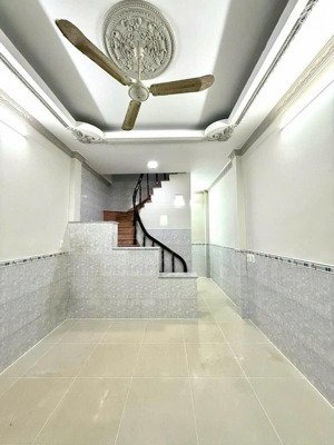 chỉ 3tỷ600 có nhà sổ hồng riêng dtsd 48m2 gần emart 2