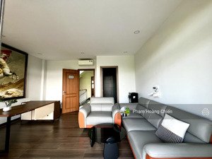 cho thuê nhà phố view hồ đường 25m lakeview city. giá 33 triệu bao thuế nhà hoàn thiện ở và làm vp