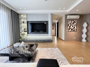 bán gấp căn góc 143m2 full đồ đẹp ban công đông nam hpc landmark