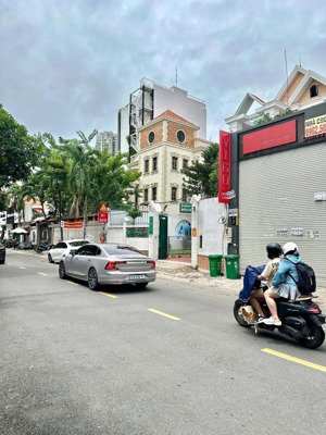 góc 2 mt lê thị riêng, bến thành, quận 1 - dt 6.3 x 30m - 4 tầng - thuê 150tr/th - giá 46 tỷ