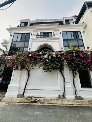 tin thật 100%. nhà 4 tầng tại kdc viện kinh tế đường trần não - quận 2. 8x16m cn: 128m. giá 21,5 tỷ