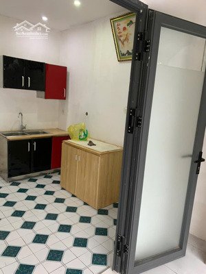 cho thêu nhà nguyên căn sắt bên trường đại học nông lâm và trường kinh tế luật