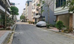 bán nhà 50m2 xây 3 tầng mới giá 19.x tỷ tại ngọc thụy, long biên