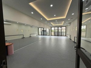 nhà phố himlam thiết kế chuẩn văn phòng dt: 5x20m2 có thang máy giá: 55tr/th lh: 