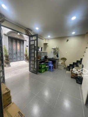 nhà căn góc 3 tầng trần hưng đạo, trần bình trọng quận 5. gần cầu nguyễn văn cừ. sát quận 1.3.8