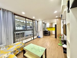 cho thuê căn hộ 2pn 2wc bancol, thang máy ,view sông, máy giặt riêng rộng 80m2, ngay bờ kè hoàng sa