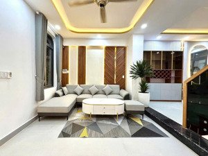 nhà 3 lầu, 5 phòng ngủ đường lê văn việt, gần mặt tiền, có sổ sẵn - sang tên ngay. giá 3 tỷ 5