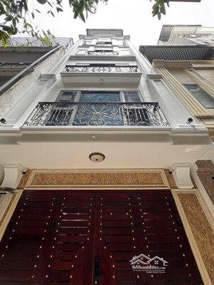 chào bán nhà ngõ ô tô phố hoàng cầu dt 58m2- mt hơn 5m-xd 7t. nhà mới-phân lô vip-dân trí cao.