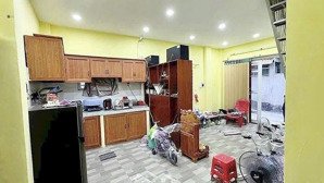 nhà 1 trệt 1lầu 3 pn. giá 2.35 tỷ sổ hồng riêng bao sang tên!