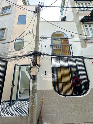 mua bán nhà quận 4, 63m2 đất dân cư chỉnh trang, hẻm thông, nhà mới 99%, nội thất đủ, 3 phòng ngủ !