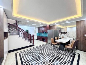 bán nhà thạch bàn long biên. ngõ nông, full nội thất. 500m tới aeon. dt: 45m2 x 6 tầng. nhỉnh 10 ty