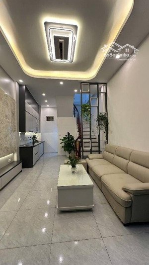 7 tỷ hơn - 32m - nhà mới đẹ p - nhà 2 thoáng khách xem là mê - hàng hiế.m- ngõ thoáng duy nh