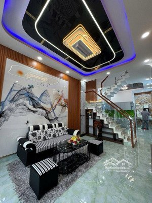 bán gấp căn nhà mới full nội thất , 47m2 , 3pn ,phù hợp gia đình 5-7 người