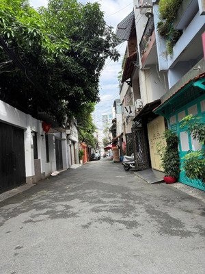 nhà góc 2mt 7x10m 12 chdv nguyễn văn trỗi p15 pn 5 tầng giá chỉ 13tỷ800 còn thương lượng