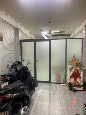 nhà bán thuận tiện kinh doanh ,thuận tiện kết nối