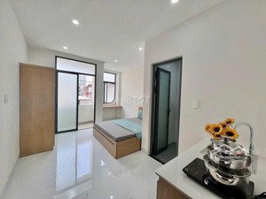 studio mới 100% full nội thất gỗ và đầy đủ tiện nghi - ngay ngã 3 lê văn lương và phan huy thực