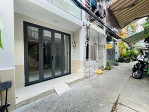 nhà nguyễn văn cừ quận 1- hẻm 3,5m thẳng trục- nhà đẹp ở ngay.