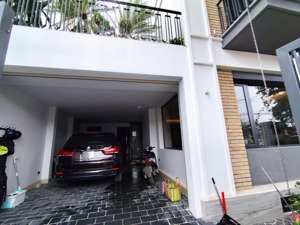 khu vip cầu giấy - phân lô thang máy - ô tô tránh - vài bước ra mặt phố - thoáng trước sau