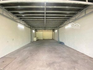 cho thuê xưởng ngay vĩnh phú - thuận an gần ql13
diện tích: 6x20m dtsd : 185m2
có điện 3 pha
