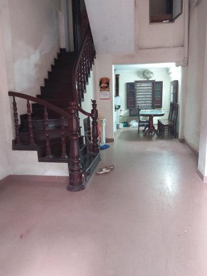 chính chủ cho thuê phòng, nhà riêng 3,5 tầng, ngõ 296 minh khai - hn, giá 2,5 tr/th.