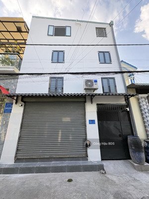 bán căn hộ dịch vụ 20 phòng. thu nhập 50tr/th. giá: 5.9 tỷ. dt: 162m2 (6x 27m). p. dĩ an. tp.hcm