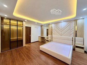 bán nhà trần cung dt 36m - 6 tầng- thang máy giá 9,8 tỷ