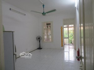 cho thuê căn hộ nhà tập thể b6, tầng 3, 30 m2, khu tập thể kim liên, hà nội, 6 triệu/tháng
