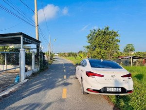 mặt tiền nhựa nguyễn thị lầu - đường thông về phà long sơn