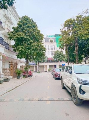 nhà sát kđt louis city đại mỗ dân xây 40m ô tô đỗ cổng 6.x tỷ