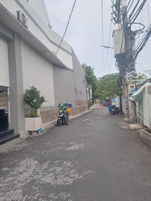 nhà nguyễn văn quá đối diện nhà hàng đông phương sổ riêng vị trí: đường nguyễn văn quá,