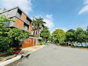 hàng hiếm. villa ngay quốc hương. 17 x 25m. cn 415m2. 3 tầng sang trọng. hđt: 6500$. giá 95.2 tỷ