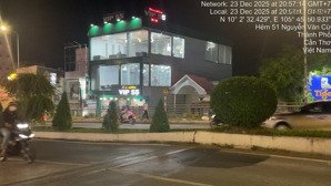 cho thuê khối nhà 03 tầng (1 trệt + 2 lầu), dt: 9 m x 25 m x 3 tầng = tổng sử dụng: 675m2