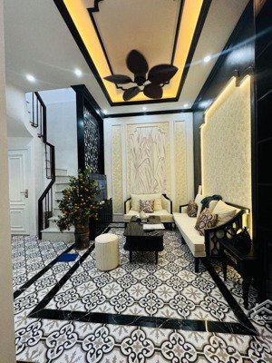 nhà đẹp-gần phố-full nội thất-mặt tiền rộng-ở ngay-hiệu suất cao-cửa bắc dt : 32m x 5 tầngmt: