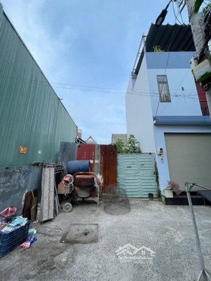 3 tỷ 200 đất phạm hữu lầu q7.dt 5m x 8m , hẻm 5m,kdc hiện hữu