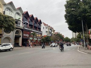 giảm 2 tỷ, bán liền kề làng việt kiều châu âu 79m 4 tầng, gần hồ, dân trí cao, giá 23,5 tỷ