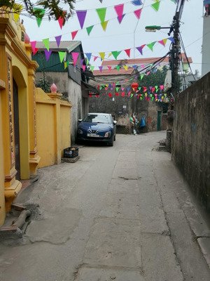 nhà mới diện tích 39m x05 tầng đang hoàn thiện - ở đỉnh cao - gần trường - chợ. dân trí cao.