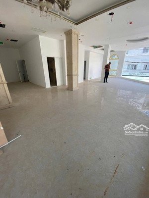 cho thuê nhà căn góc 2 tầng 2 mặt tiền đẹp gần chợ đầm tp nha trang