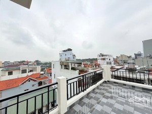 nhà không ngập, trung tâm tây hồ, 52m2 6 tầng, thang máy, gara 2 ô tô, ngõ thông, view sông hồng