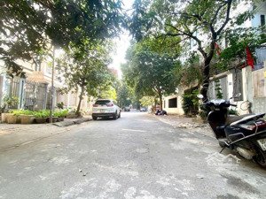 bán gấp nhà phân lô vỉa hè mặt phố kinh doanh-văn phòng đỉnh trục chính nguyễn khuyễn giá 270tr/m