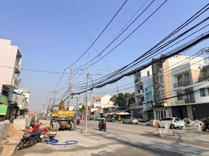 chính chủ gửi bán lô đất 2 mặt tiền đường nguyễn thị định quận 2 vị trí hiếm: 2 mặt tiền trước sau