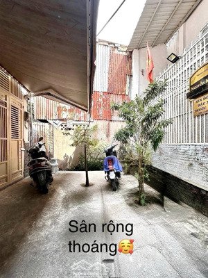 nhà hiếm ngang 5.2m2-đ. nguyễn khoái, hướng đi tôn thất thuyết, bến vân đồn, hoàng diệu qua q1,q8 .